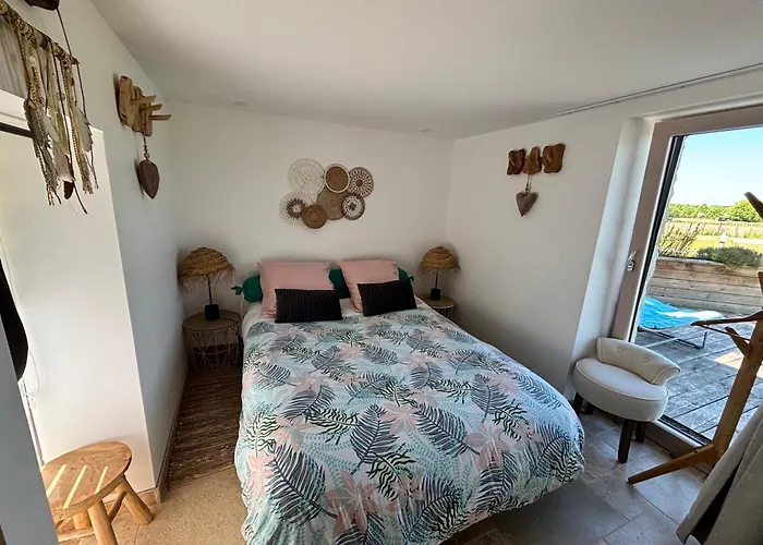 Maison d'hôtes Tiny House La Poitevinière, Terrasse, Barbecue, Saumur Neuillé